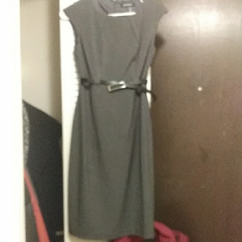 Ellen Tracey short sleeve grey dress with black be